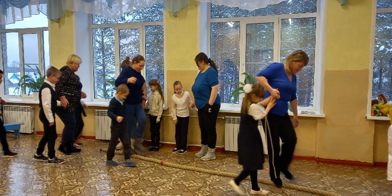 Праздник мам.