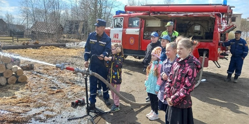 Экскурсия в пожарную часть № 140 п. Кадниковский.